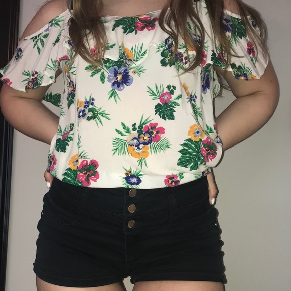 Old Navy Tops - GREAT condition off the shoulder top!